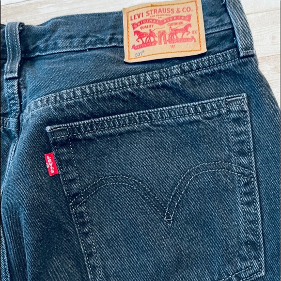 Levi’s Black Distressed Jean Shorts - Picture 3 of 3